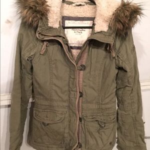 🍂The Perfect Fall Abercrombie & Fitch Jacket🍂