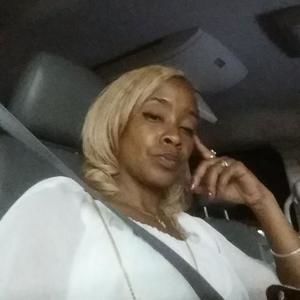 Meet your Posher, Mia