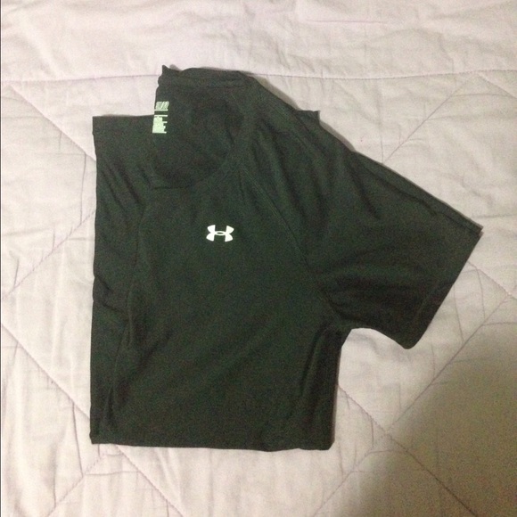 Under Armour Top (womens)