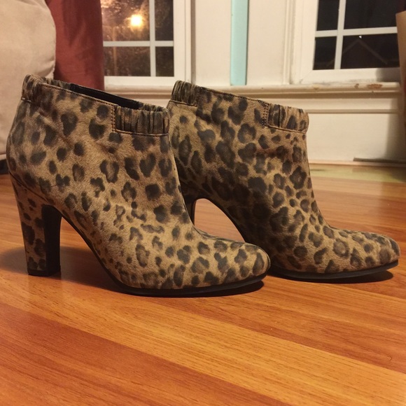 *Fairly New* Sam Libby Leopard Heels