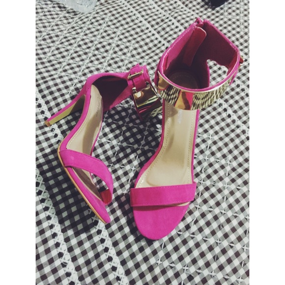 Open toe heels with cuff