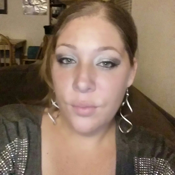 Meet your Posher, Debbie - Picture 1 of 1