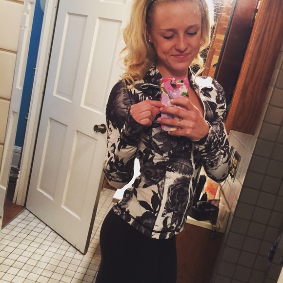 MEET YOUR POSHER 😀💁😘💋💅