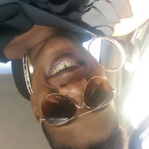 Meet your Posher, Devin