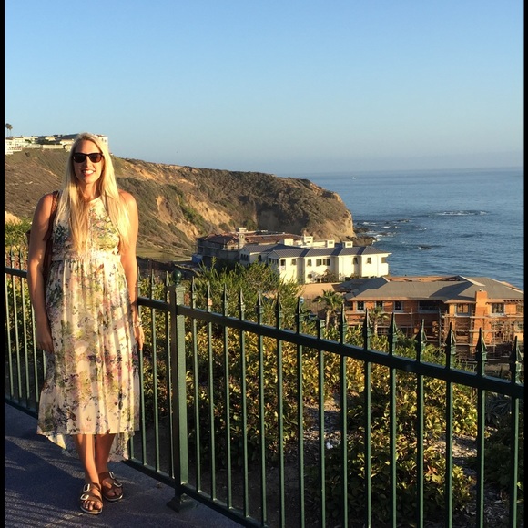 Meet your Posher, Danielle - Picture 2 of 2