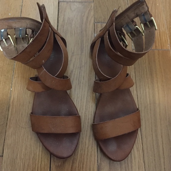 Leather sandals with gold buckles size 6 - Picture 2 of 4