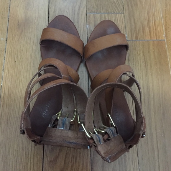 Leather sandals with gold buckles size 6 - Picture 4 of 4