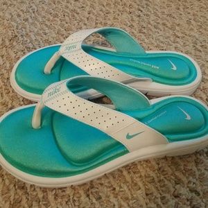 Nike flip flops