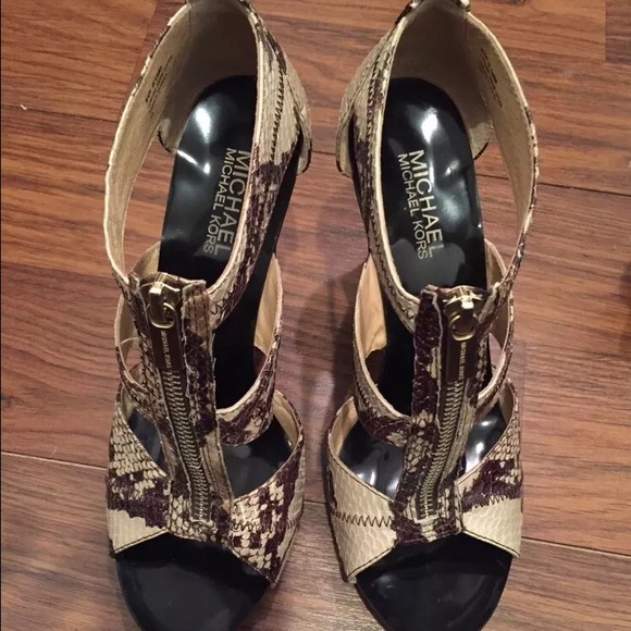 (SOLD)Michael Kors snakeskin heels size 8 - Picture 1 of 4