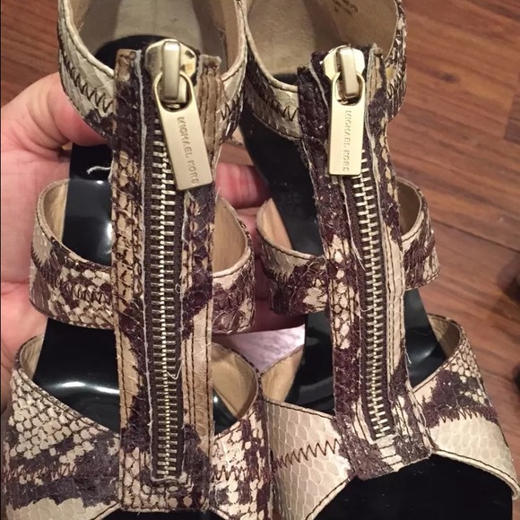 (SOLD)Michael Kors snakeskin heels size 8 - Picture 3 of 4