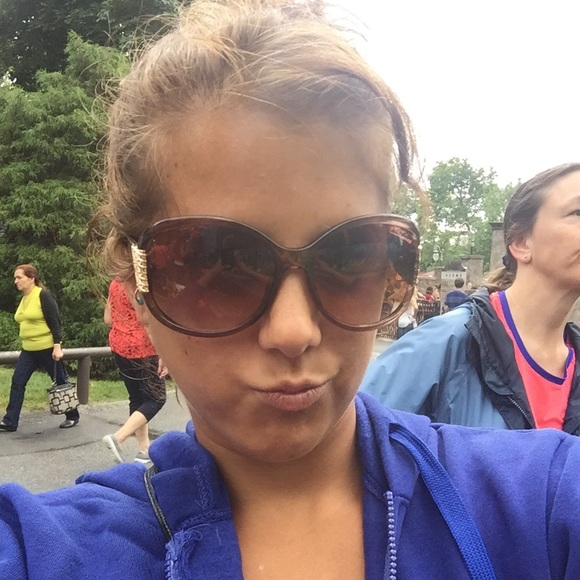 Meet your posher - Picture 1 of 1