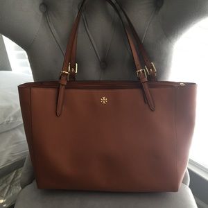 🚨🚨SOLD🚨🚨Tory burch York buckle tote