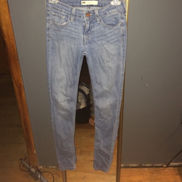 Light blue Levi's.