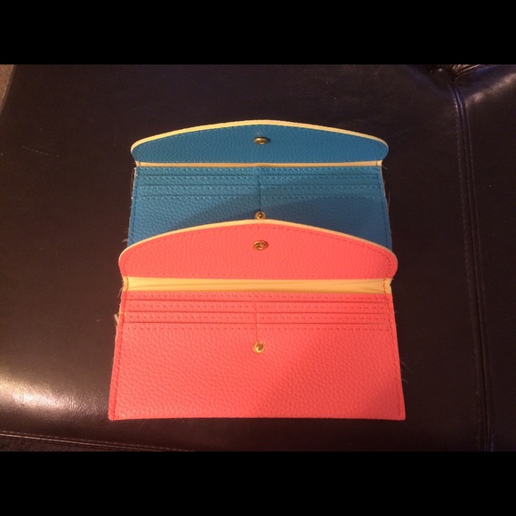 Pink Wallet - Picture 2 of 4