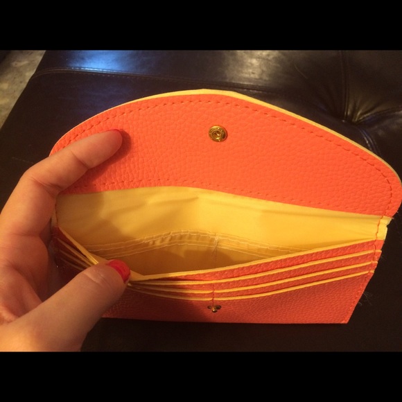 Pink Wallet - Picture 4 of 4