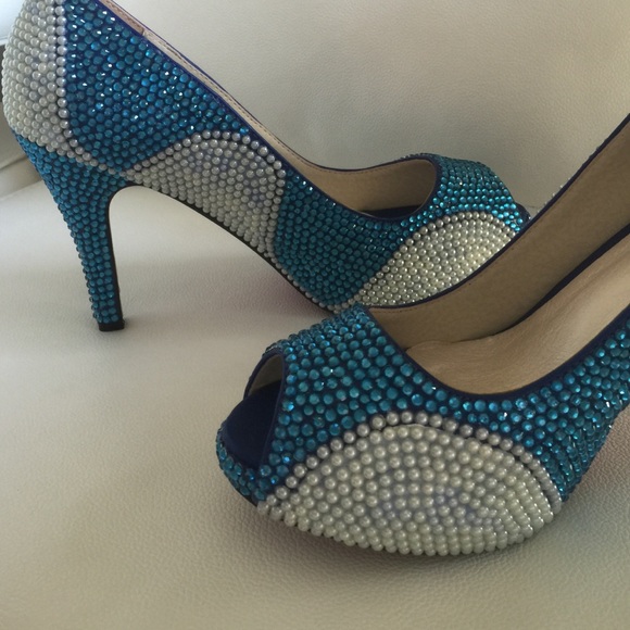 Aqua blue rhinestones with pearl design - Picture 2 of 4