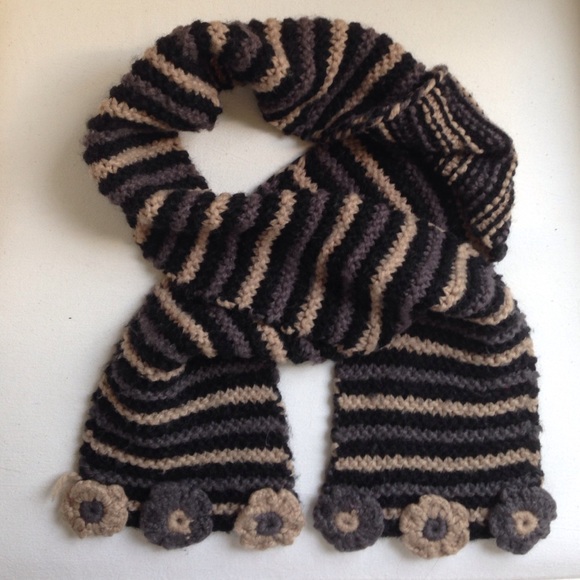 Crochet Striped Scarf with Fleurettes- Micco