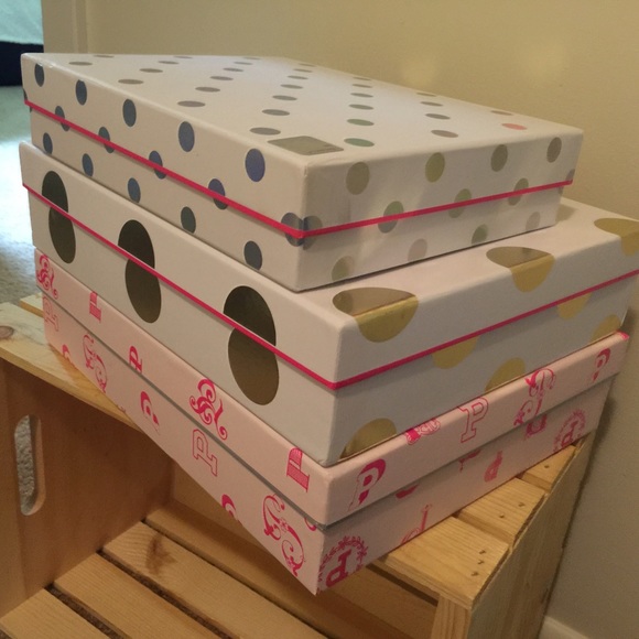 👑VS Pink Boxes Today only! Get them on sale! 🎉