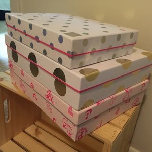 👑VS Pink Boxes Today only! Get them on sale! 🎉