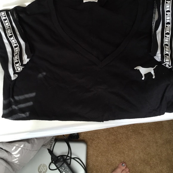 Black vs pink black tee