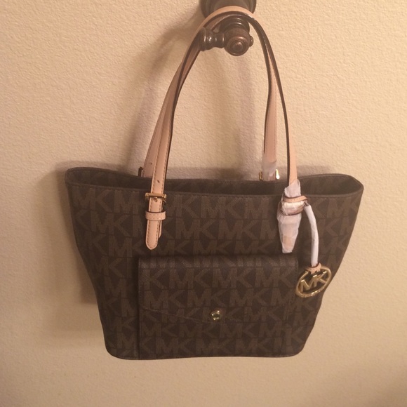 Michael Kors Handbags - Michael Kors Medium pocket Tote! Brown!