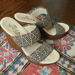 Comfy wooden wedges with woven tops