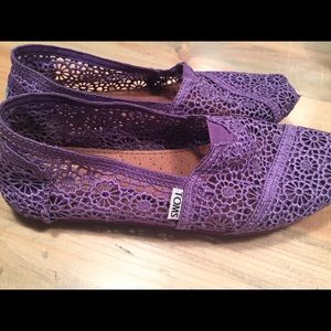 Purple Lace Toms size 8 barely worn!
