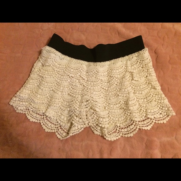 Crochet shorts - Picture 2 of 3