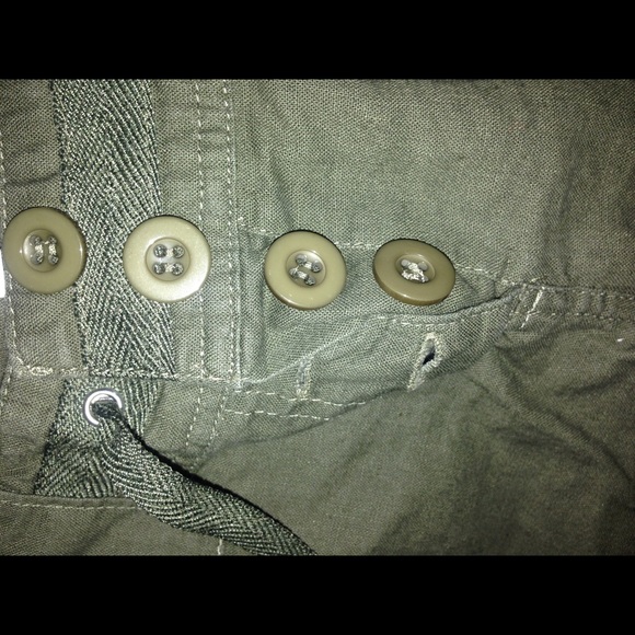 Army green linen medium shorts - Picture 3 of 4