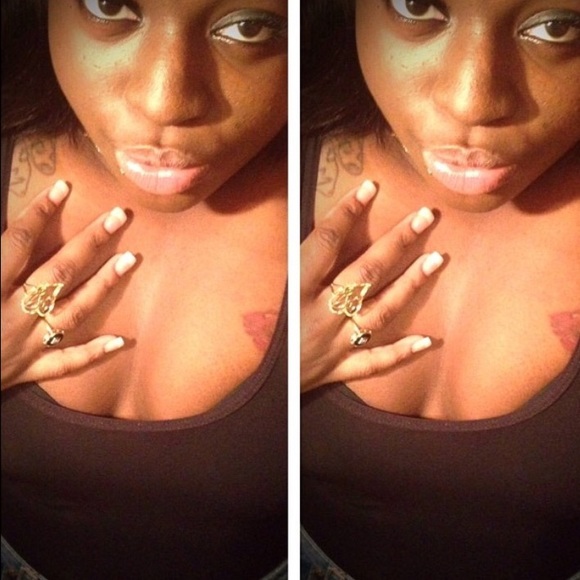 Meet your Posher, Adria - Picture 1 of 1