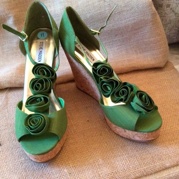 Steve Madden Shoes - SM P-Ven Rosette Green Platform Wedge Sandals