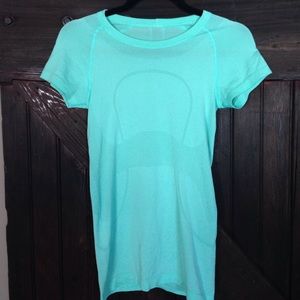 Lululemon Run swiftly Tee size 4