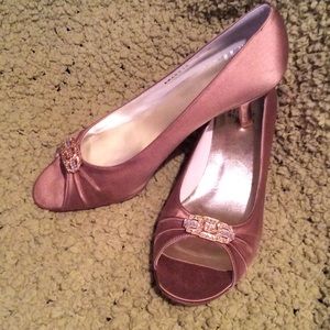 Stuart Weitzman NIB Satin & Stones Peep Toe Heel 8
