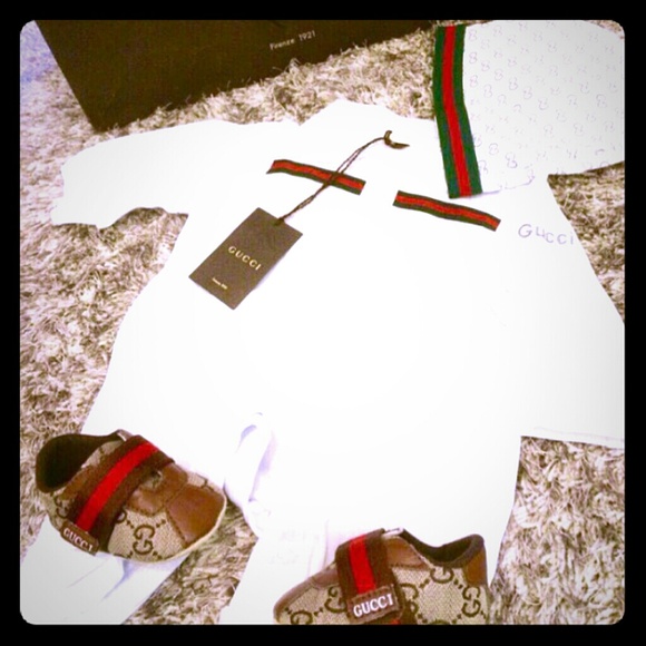 Gucci Infant outfit neverworn tags attached