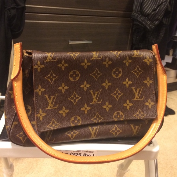 LV purse