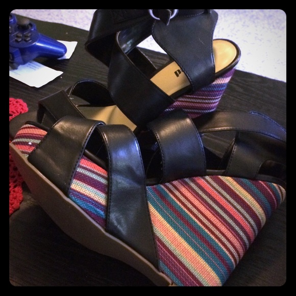 Unlisted Kenneth Cole. - Picture 1 of 2