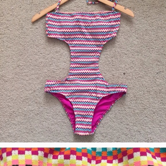 Roxy monokini one piece bathing suit,Very cute on!