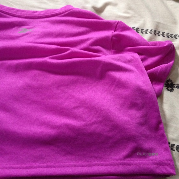 *Host Pick* Reebok medium Tshirt. EUC. - Picture 3 of 4