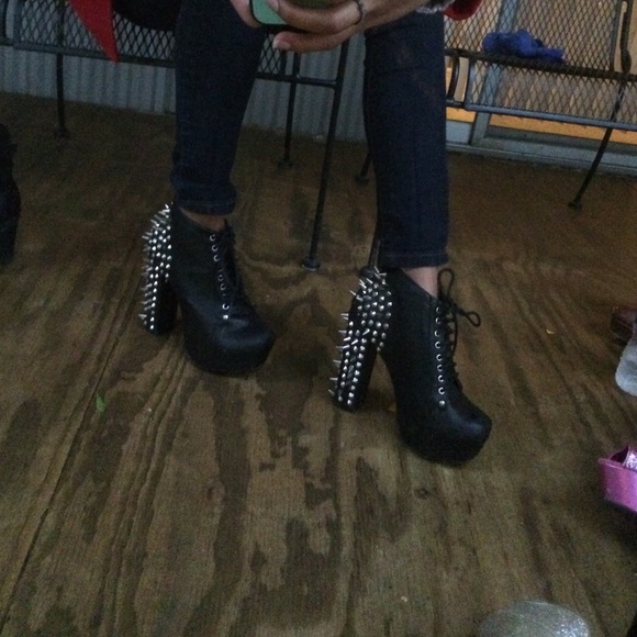 Spiked heel black boots / booties - Picture 2 of 4