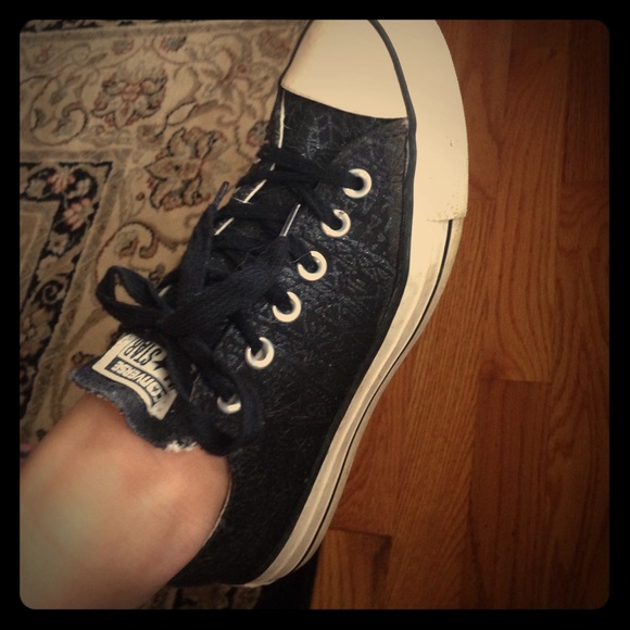 Black sparkly converse.