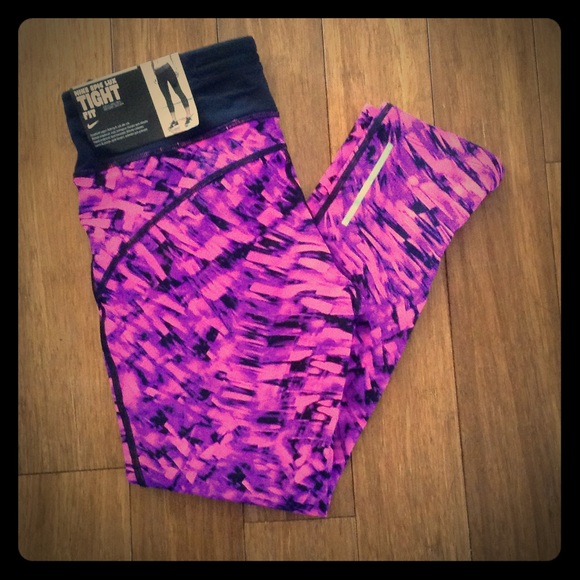 Nike Pants - 🆕 Nike Epic Lux Capris