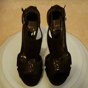 High heels with a platform at the toe box