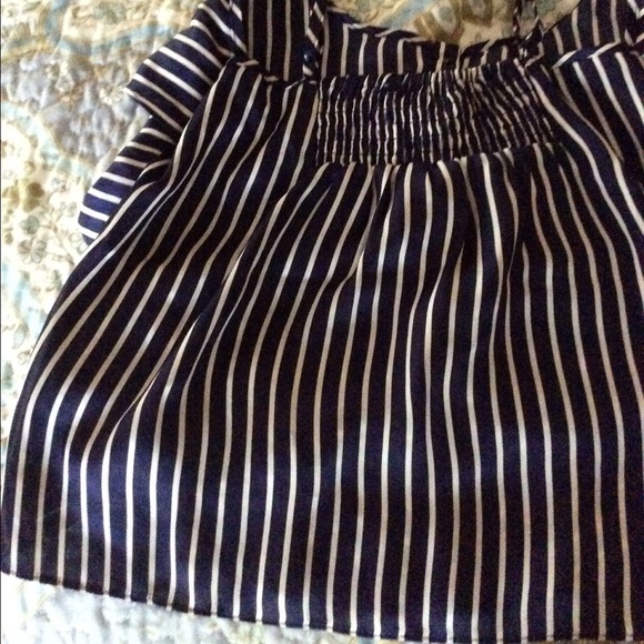 Pinstriped crop top - Picture 3 of 3