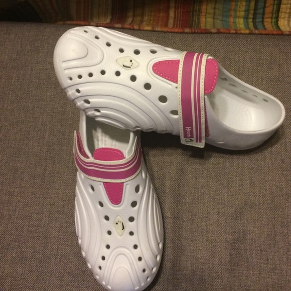 Hounds.. Light weight shoes **NEW**