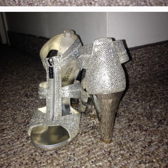 🚨🚨FOLLOW🚨🚨 - Picture 2 of 4