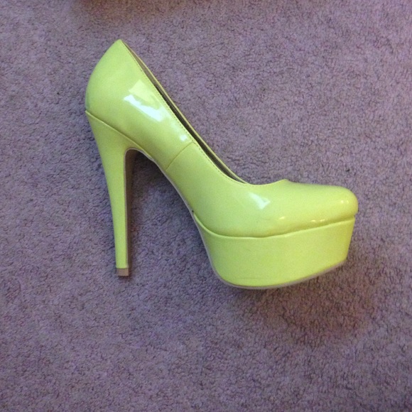 Shoes - Picture 2 of 4