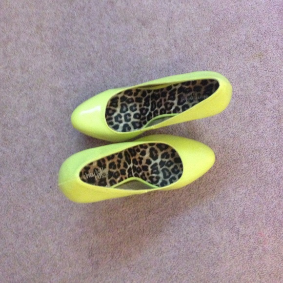 Shoes - Picture 3 of 4