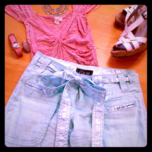 Miss Me linen cargo capri pants w/satin trim.