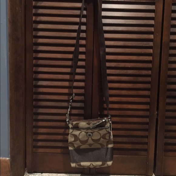 Brown cross body coach purse-never been used!! - Picture 1 of 2