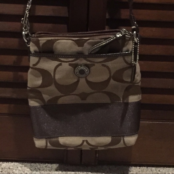 Brown cross body coach purse-never been used!! - Picture 2 of 2